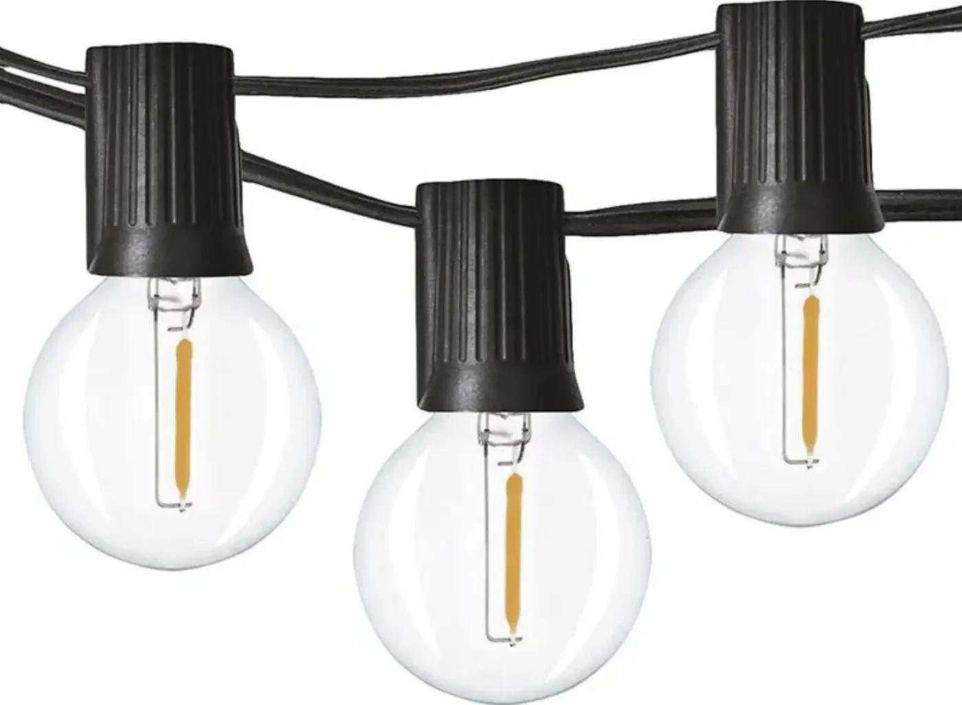 Lustr IKEA v obývacím pokoji
