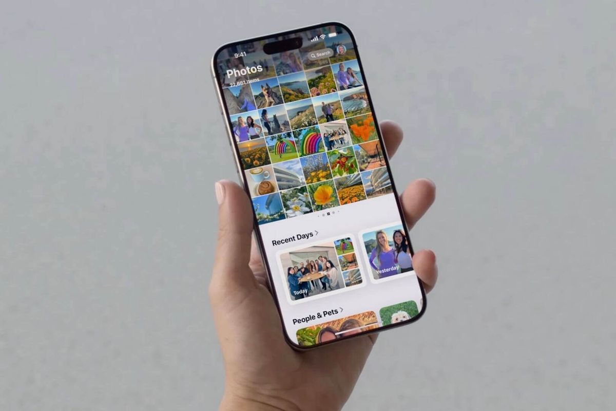 Mobilní telefon se spuštěnými aplikacemi AI