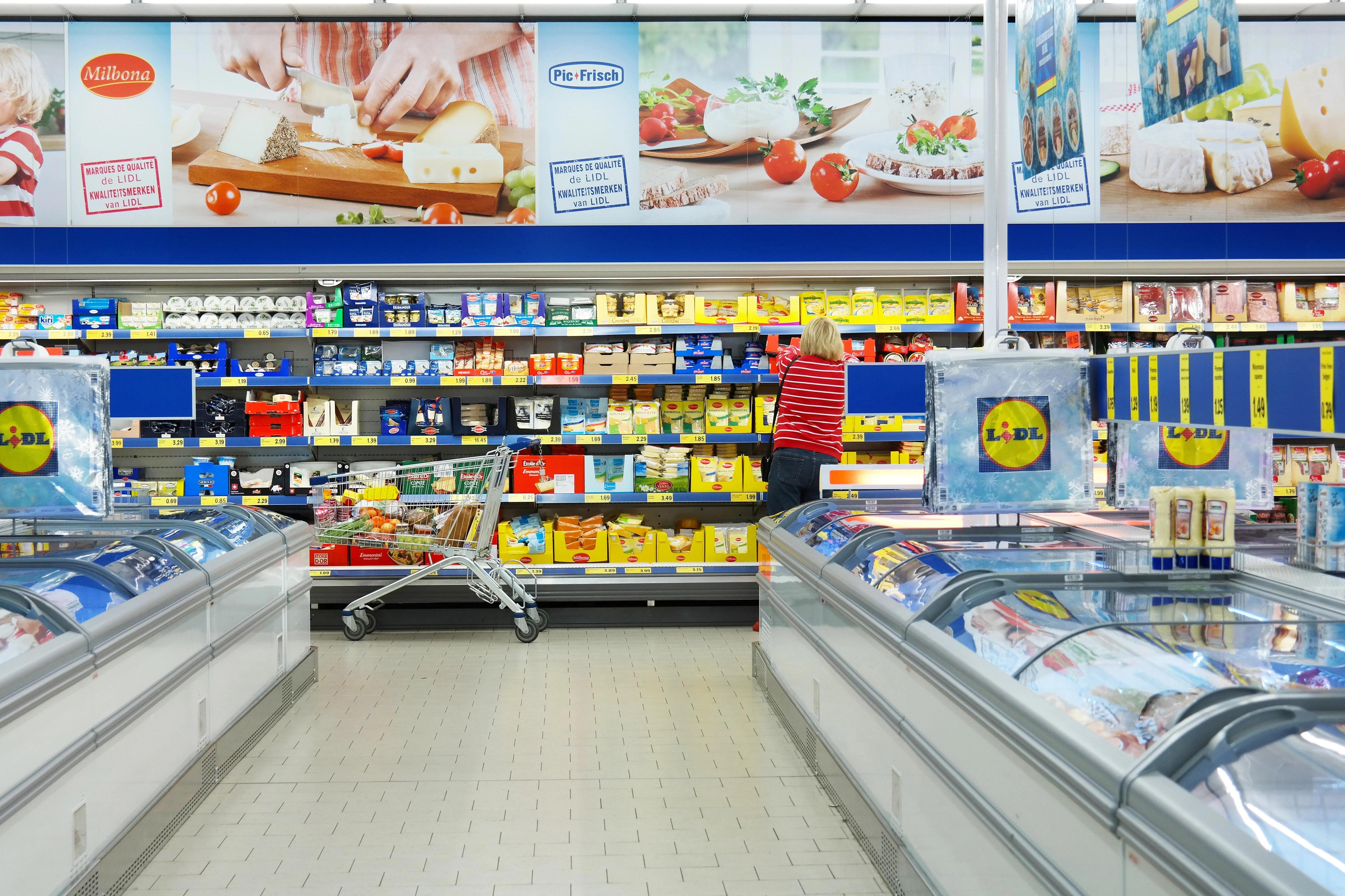 Parkoviště před prodejnou Lidl s novým označením